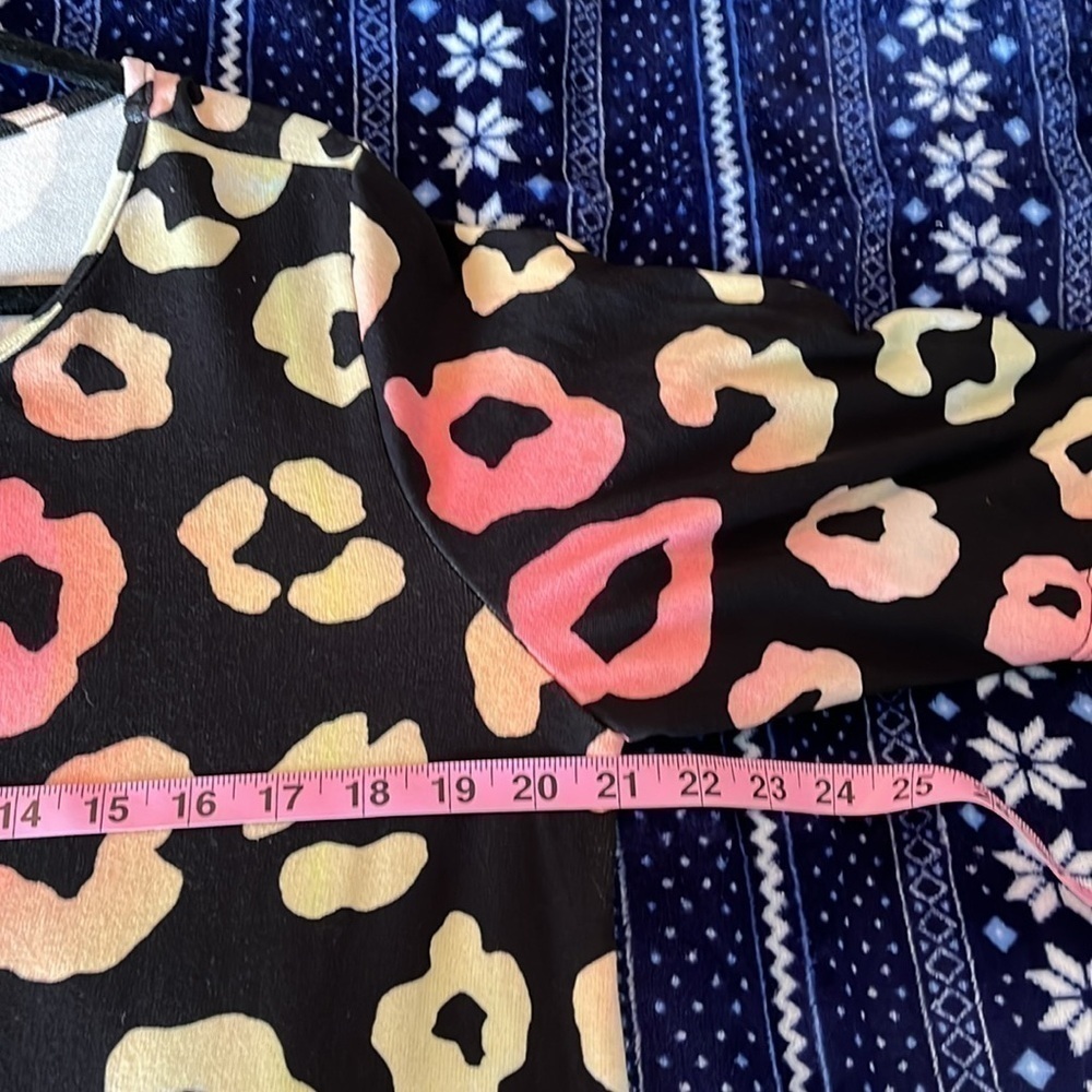 Bombom Women’s Black And Pink Animal Print Tee Size Large NWOT - Picture 4 of 6